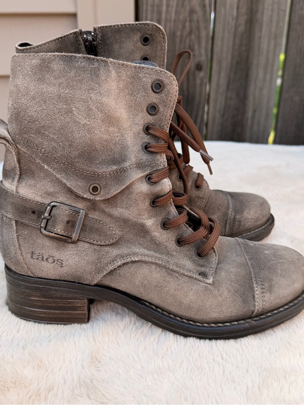 Taos Footwear Gray Suede Lace-Up Buckle Ankle Boots